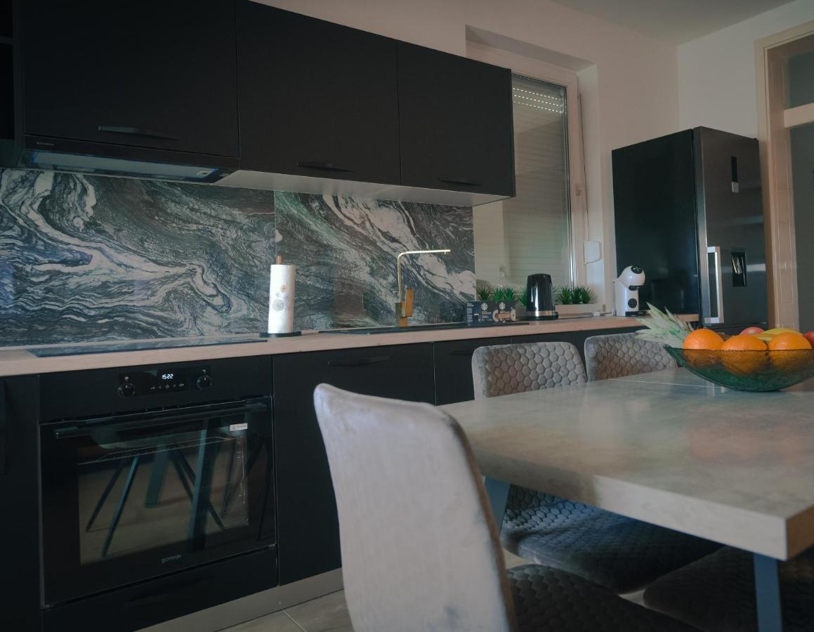Ferienwohnung Mila Apartman Ðakovo Exterior foto